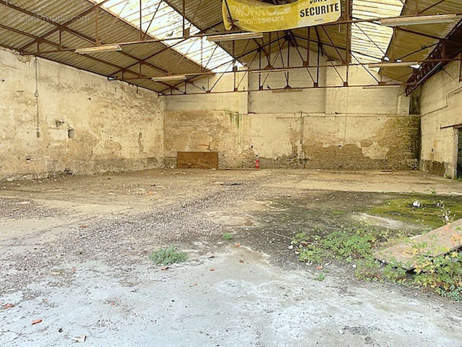 Ensemble immobilier plein centre à rénover Saint Sauveur D Aunis 409 m2 - photo 2