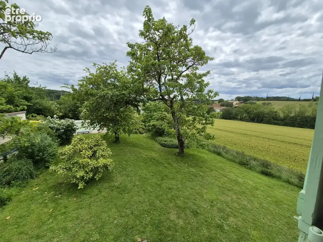 Maison en pierre de caractère avec gîte et piscine - photo 2