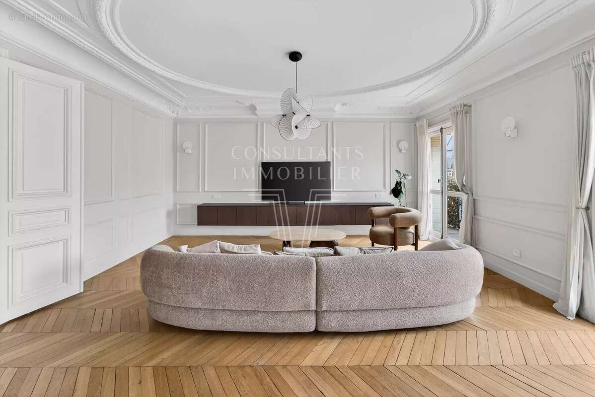 Appartement à PARIS-17E