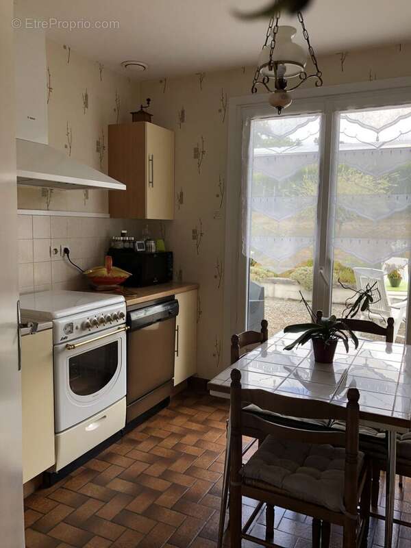 Maison à SAINT-LEONARD-DE-NOBLAT