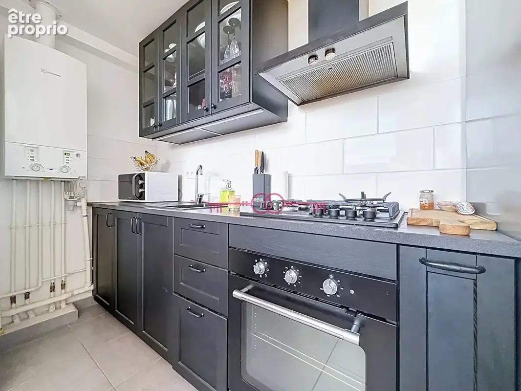 À VENDRE - Charmant 2 pièces lumineux avec terrasse, dernier étage et parking - Secteur Neufchâtel à Reims - photo 4