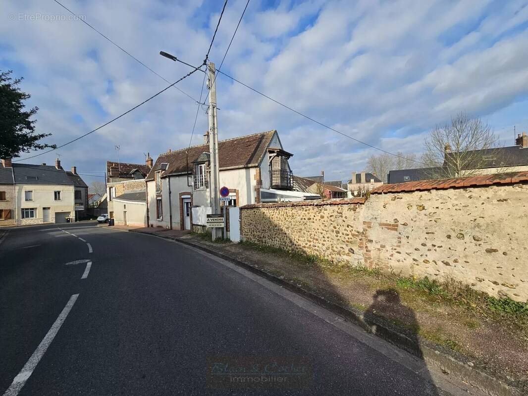 Maison à SAINTE-GENEVIEVE-DES-BOIS