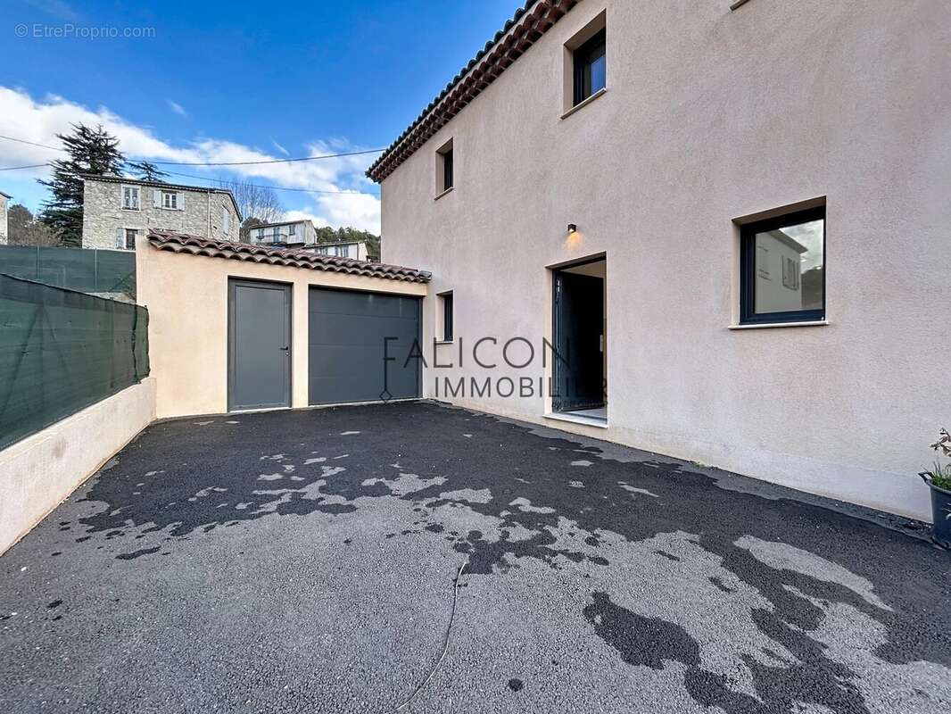 Maison à TOURRETTE-LEVENS