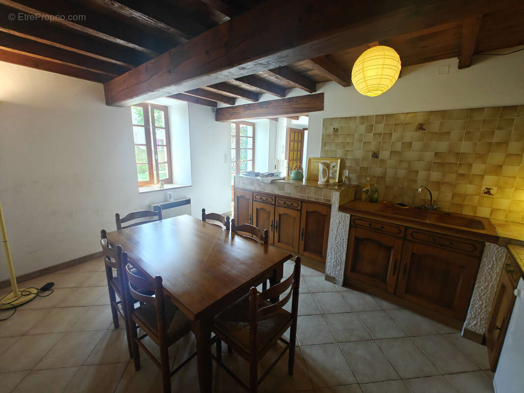 Maison à BELVEZE-DU-RAZES