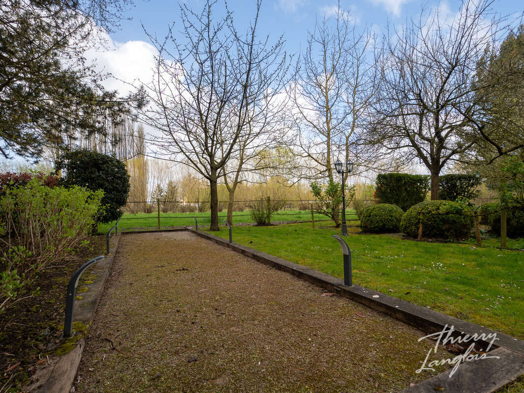 Demeure d’exception avec parc paysagé, piscine et écurie - photo 26