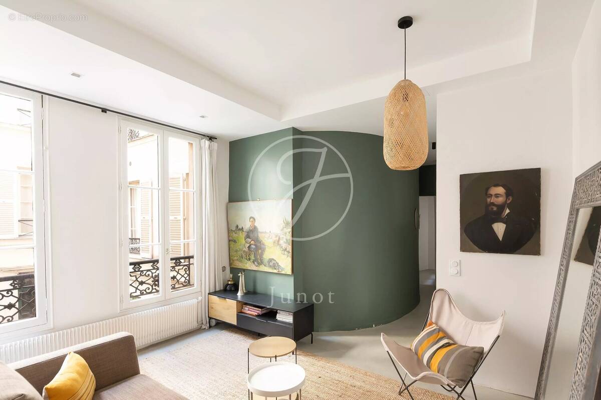 Appartement à PARIS-10E