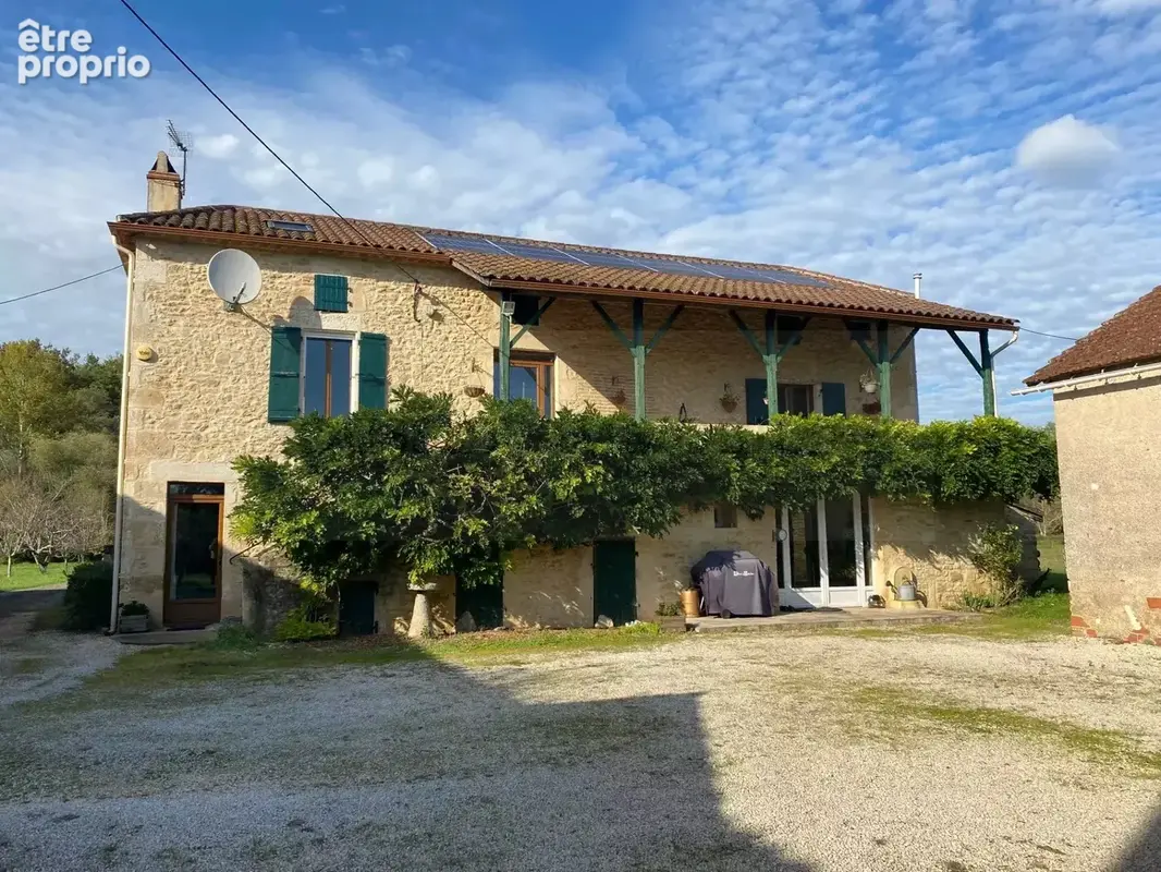 Superbe ensemble en pîerre avec piscine et dépendances au bord du Lot - photo 6