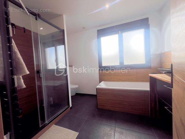 Maison à MANDRES-LES-ROSES