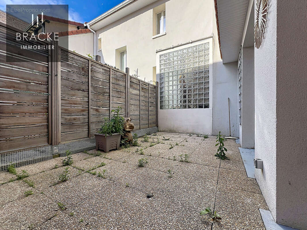 Appartement à LA GARENNE-COLOMBES