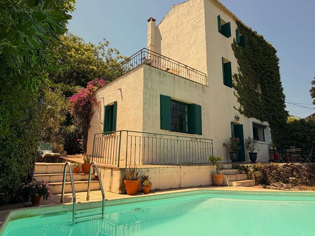 Maison de 98.56 m² sur un terrain de 673 m² avec vue panoramique et piscine. - photo 2