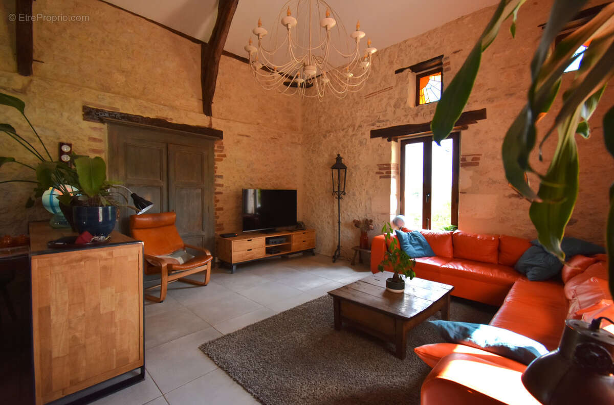 Très belle maison rénovée sur 8h avec terrain de loisir. - photo 13