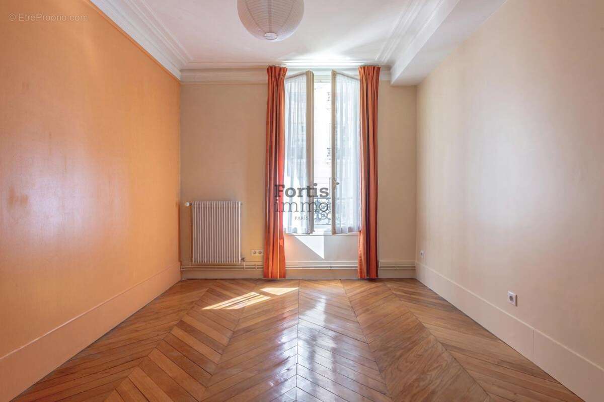 Appartement à PARIS-14E