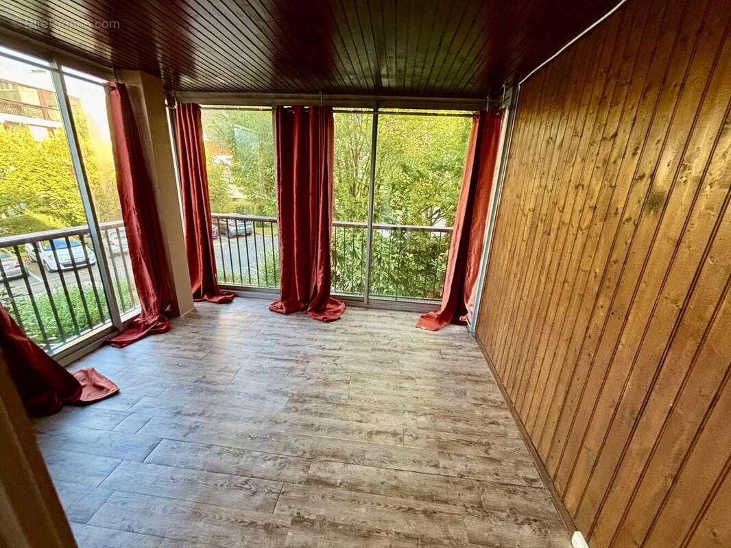 Appartement à FONTENAY-LE-FLEURY