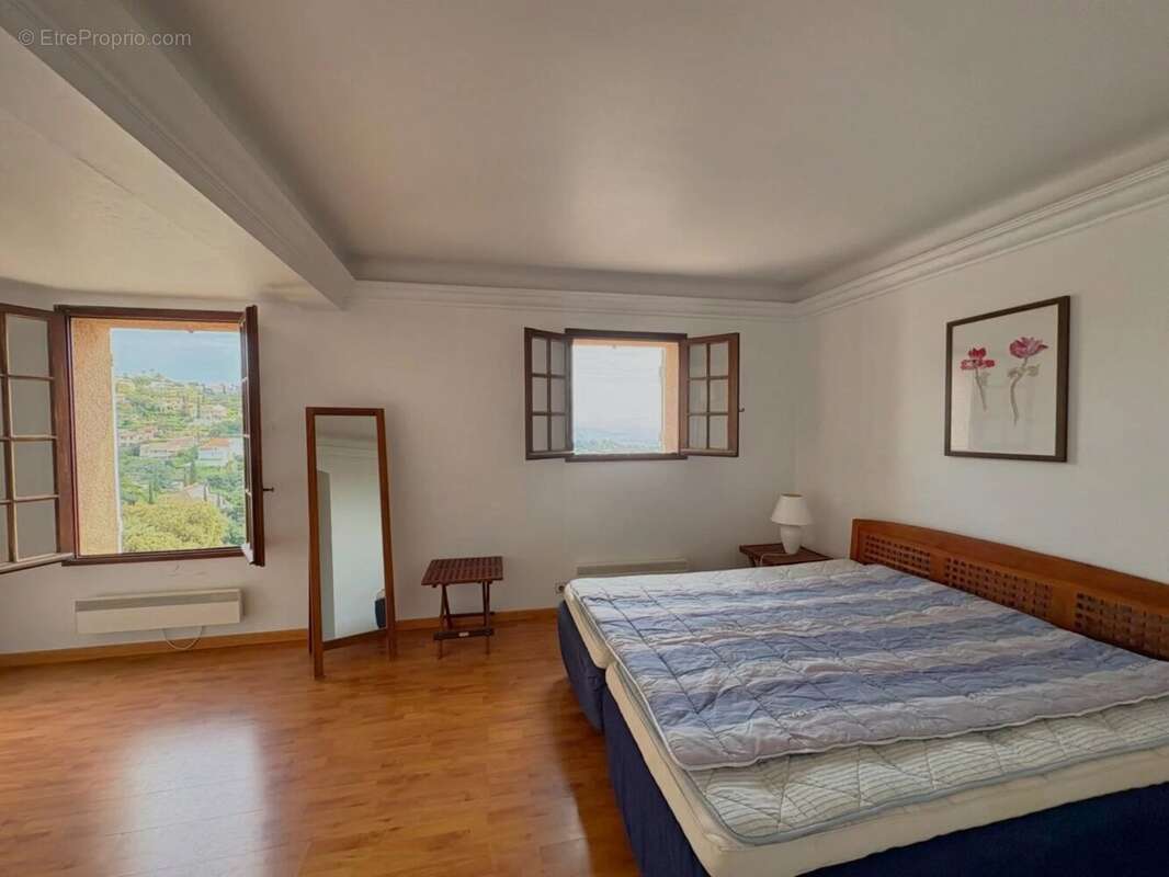 Maison à ROQUEBRUNE-SUR-ARGENS