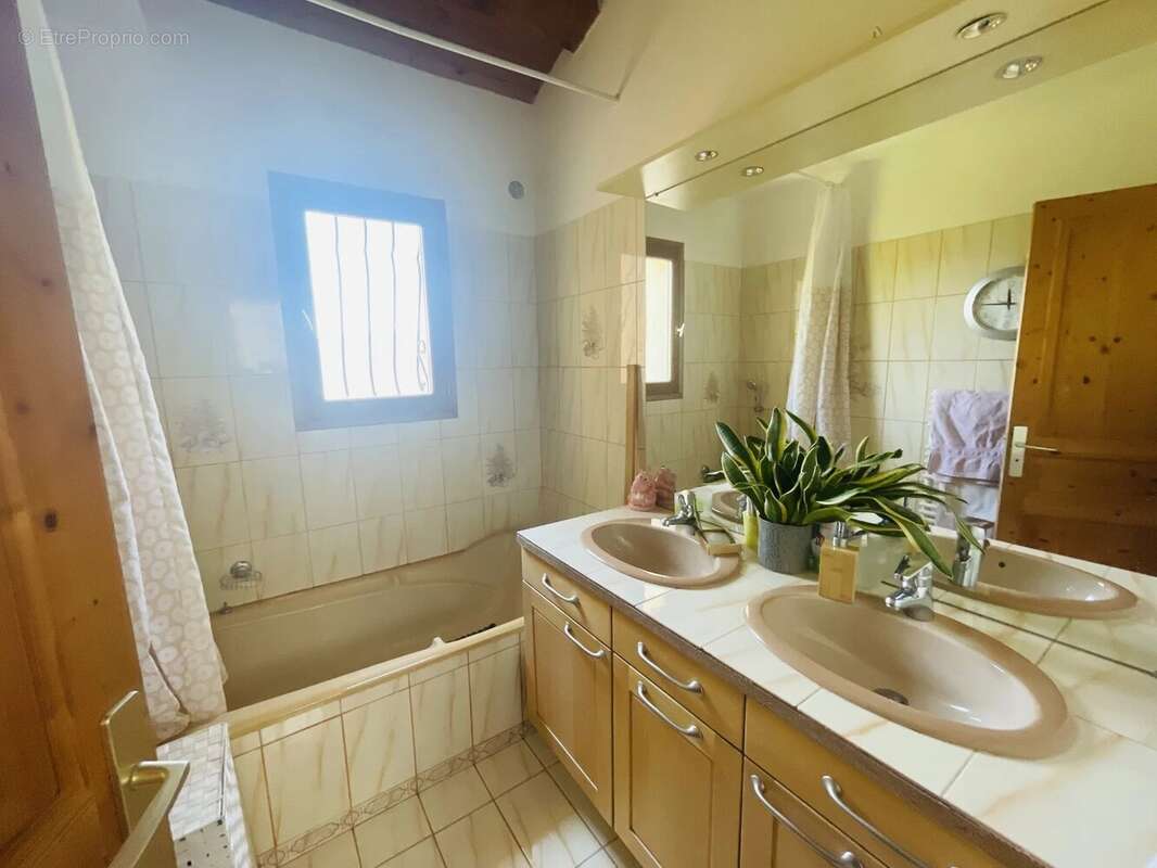 Maison à BERRE-LES-ALPES