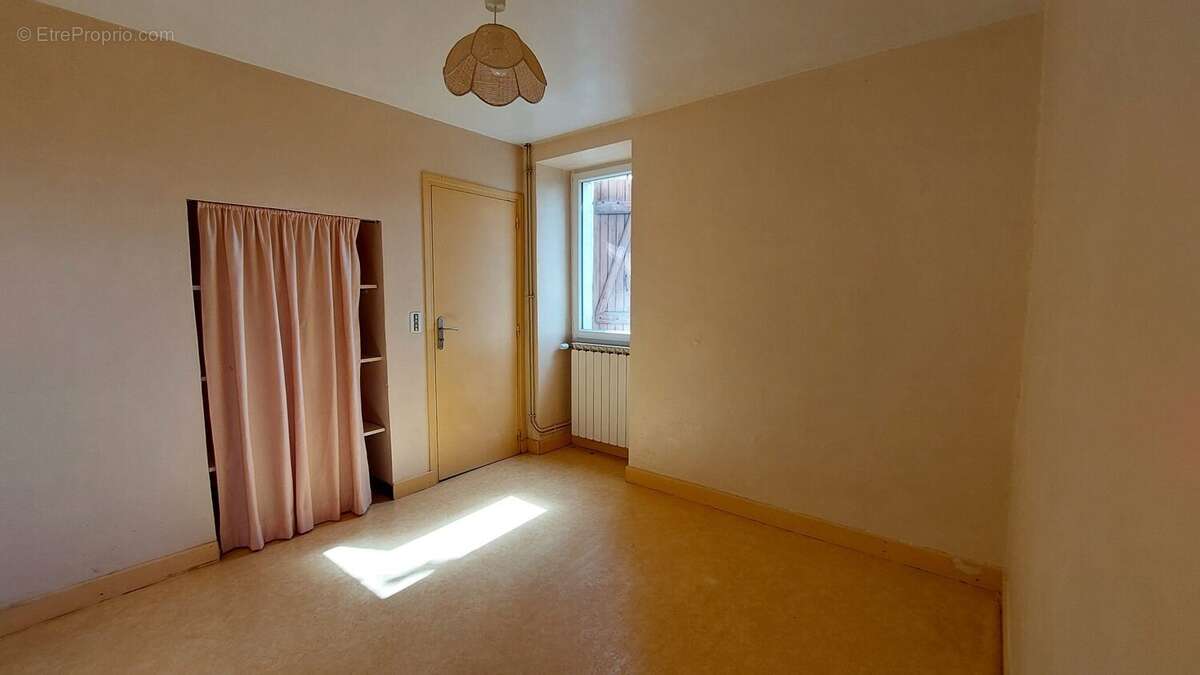 Chambre 1 - Rez-de-chaussée - Maison à CANIAC-DU-CAUSSE