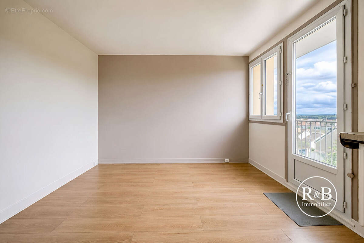 Appartement à LES CLAYES-SOUS-BOIS