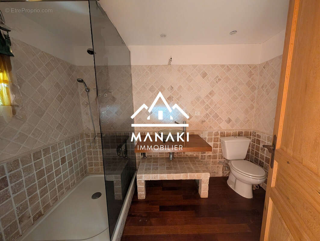 Salle d'eau + wc R+2 - Maison à MILLAS