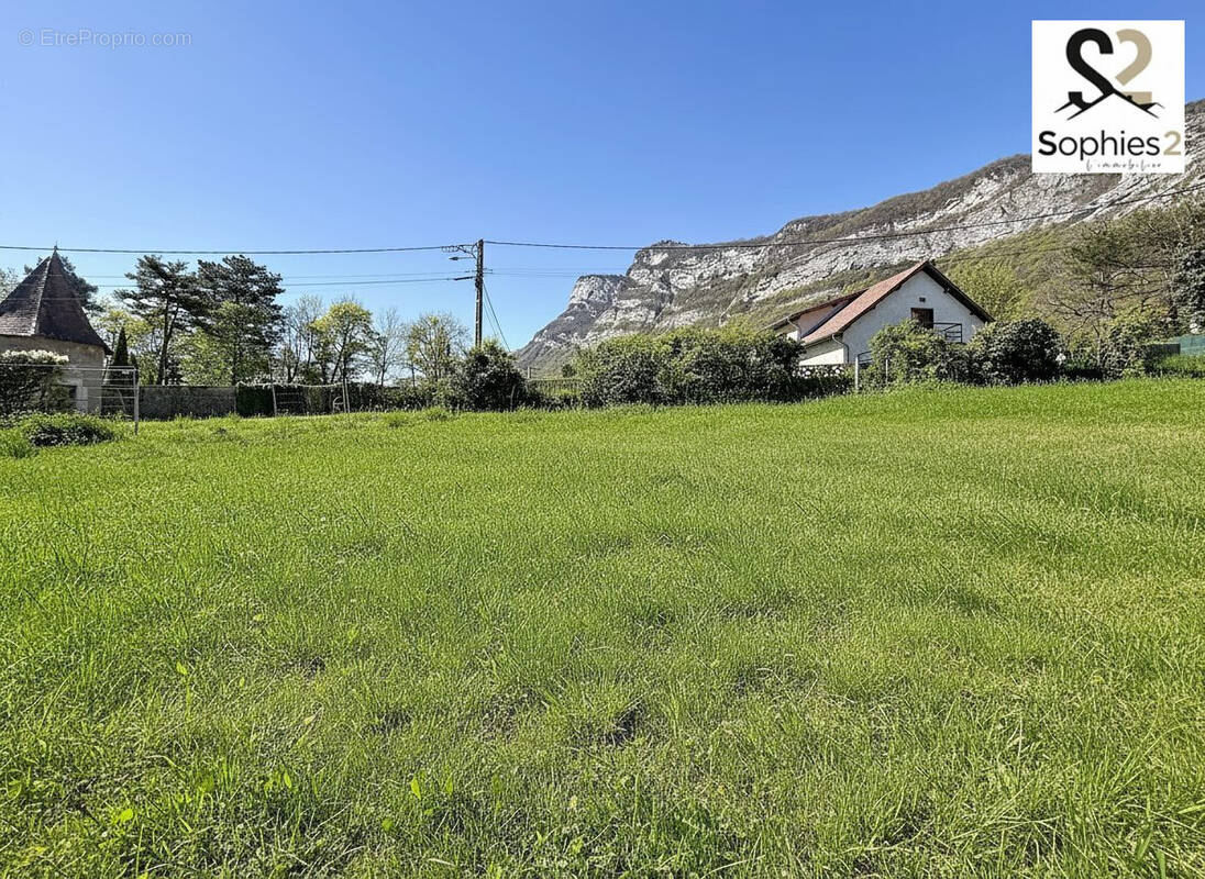 Terrain à VARCES-ALLIERES-ET-RISSET