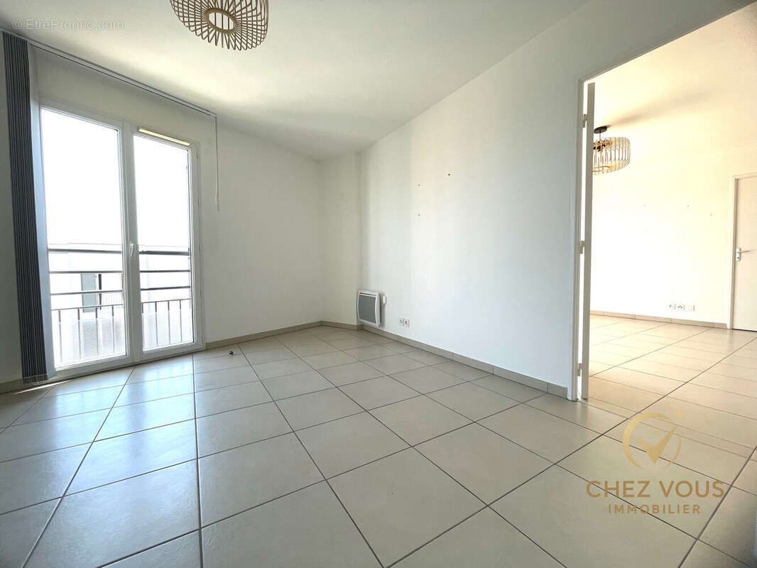CHAMBRE 2 - Appartement à FREJUS
