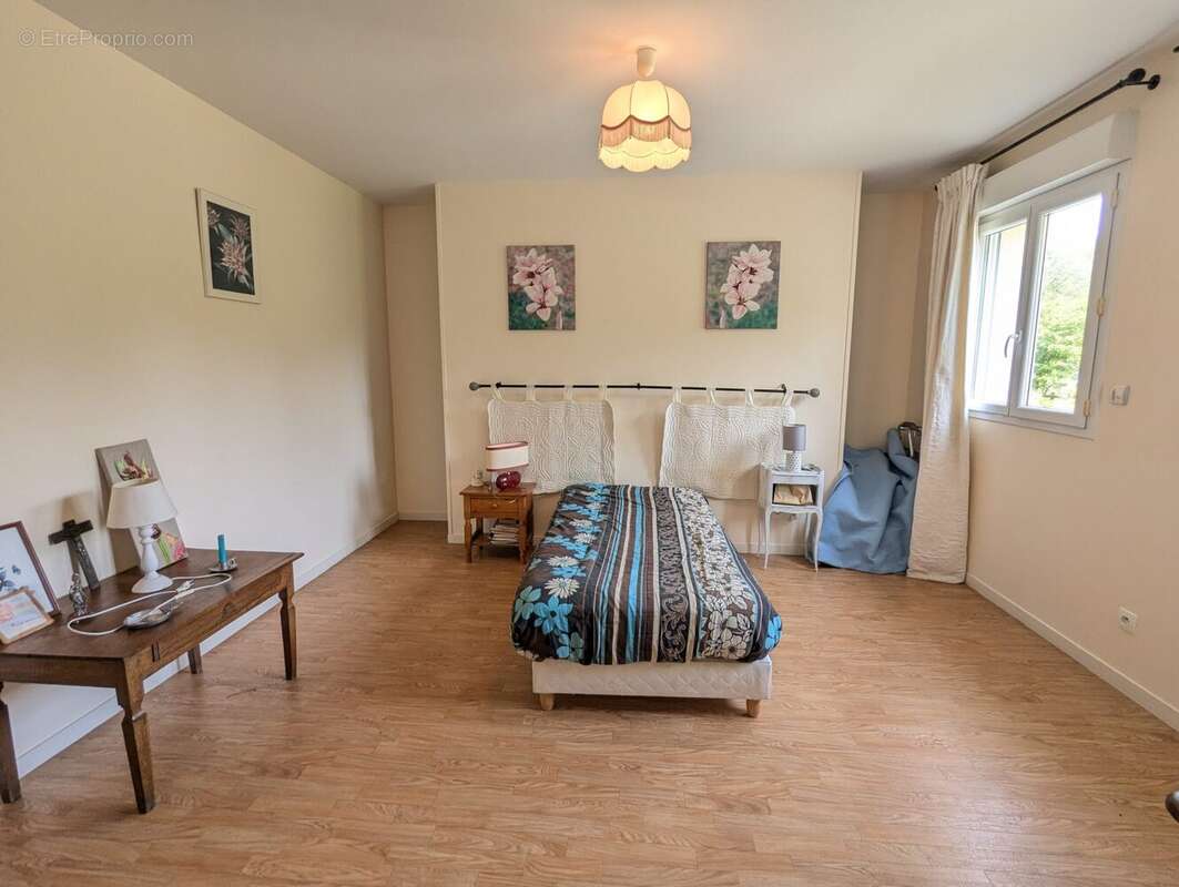 chambre 1 - Maison à LONGUEVILLE