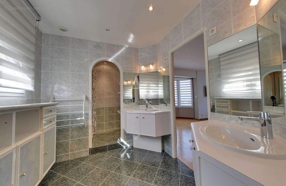 Maison à OZOIR-LA-FERRIERE