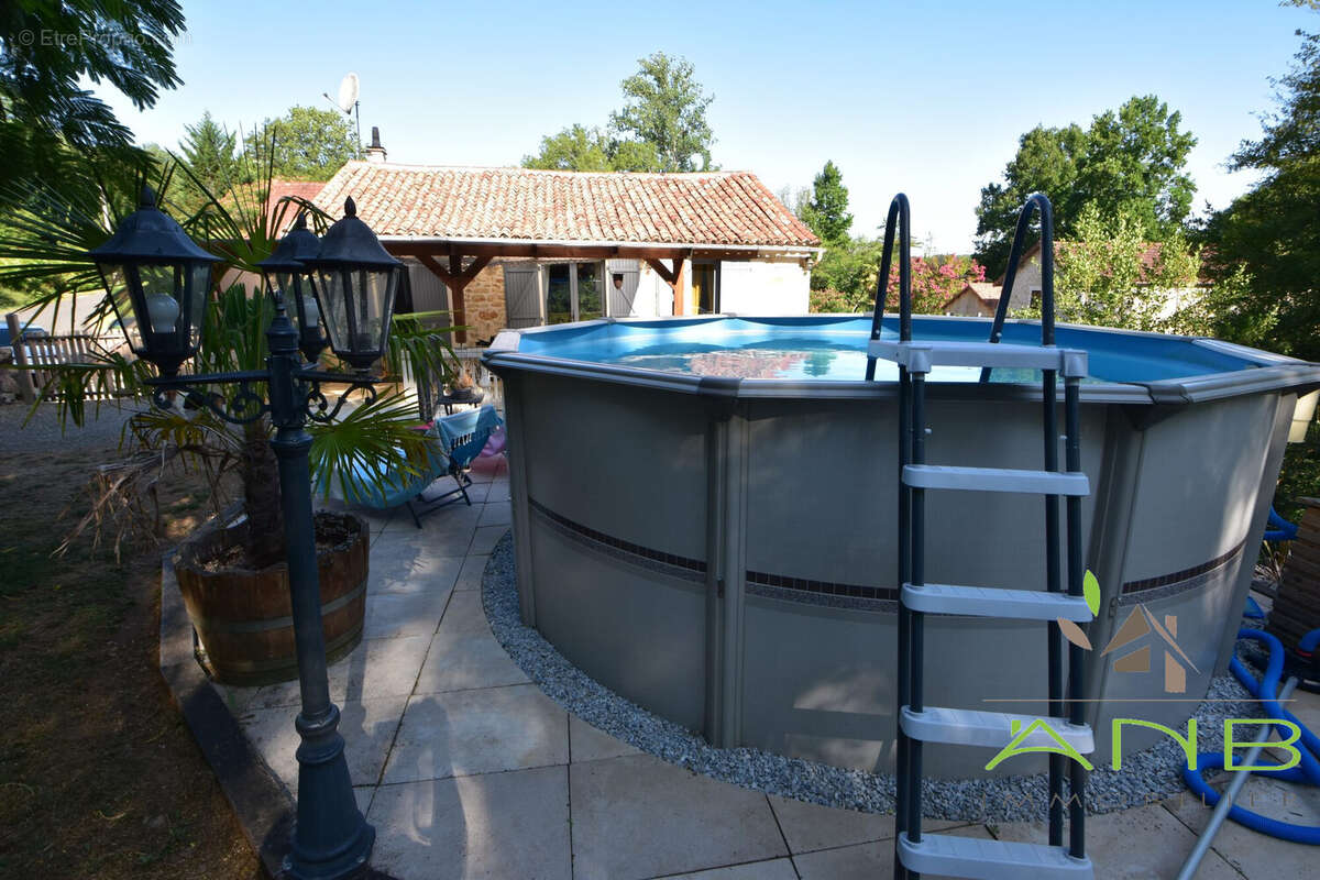 Maison 69 m² à Souffrignac  - photo 3