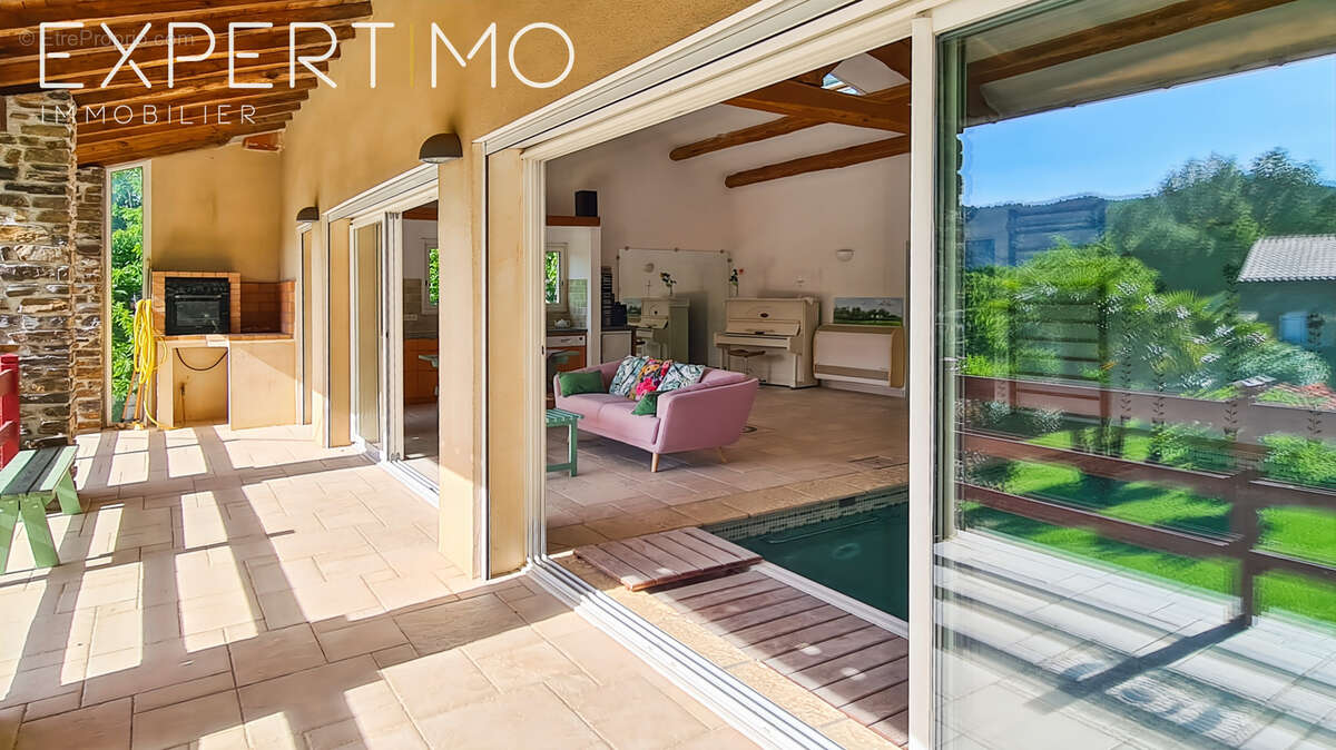 Propriété comprenant deux maisons dont une avec piscine intérieure chauffée - photo 15