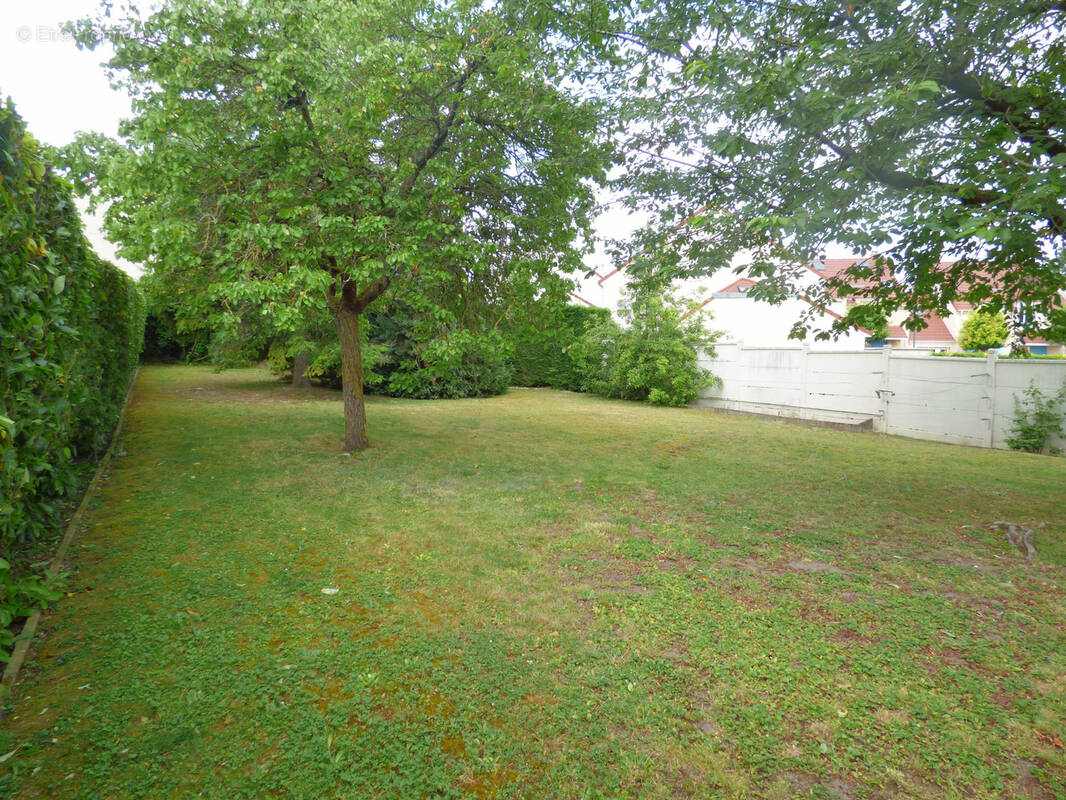 Terrain à CARRIERES-SUR-SEINE