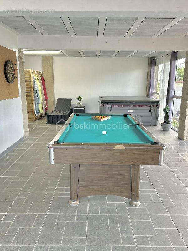 Propriété récente avec espace bien-être, fort potentiel locatif et vue montagne dégagée - photo 17