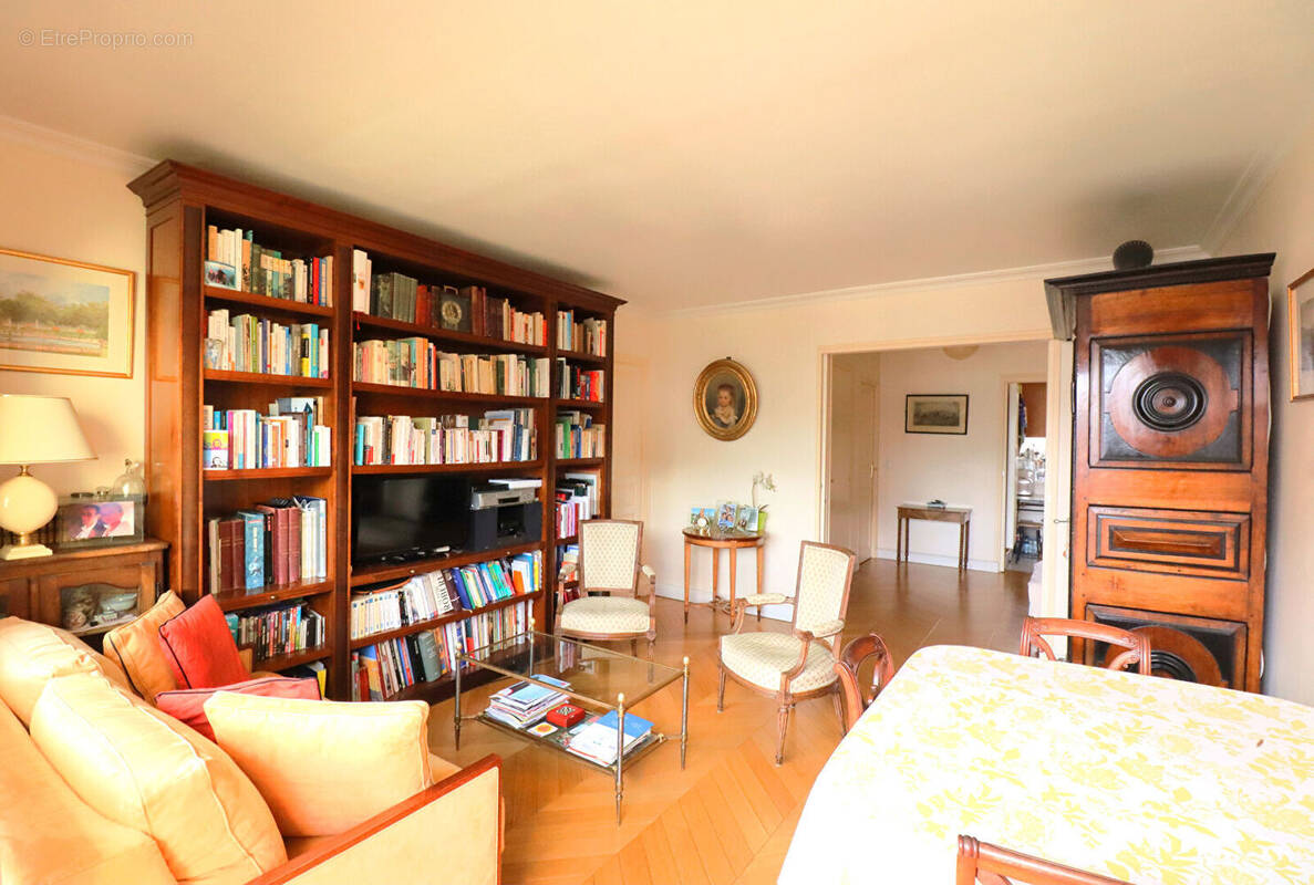 Appartement à ISSY-LES-MOULINEAUX