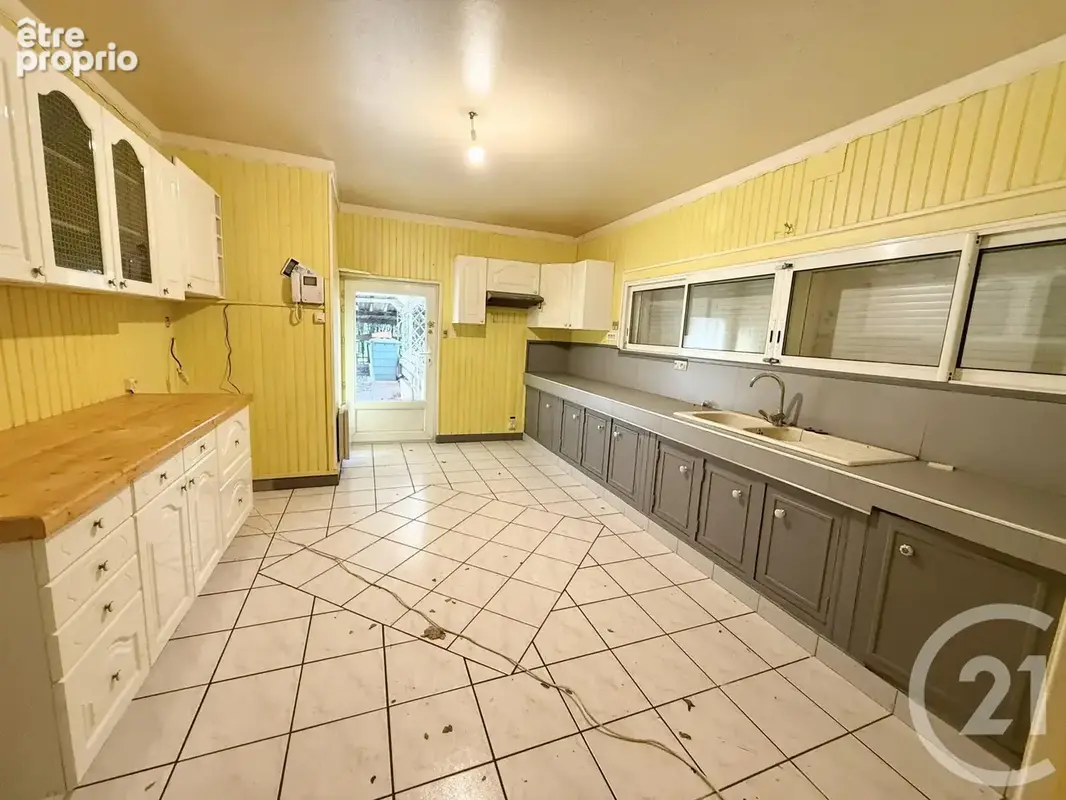 Maison 272 m² à Vezezoux  - photo 7