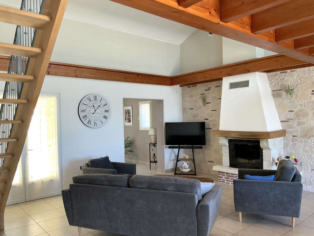 Maison avec piscine et vue exceptionnelle sur la campagne - photo 11