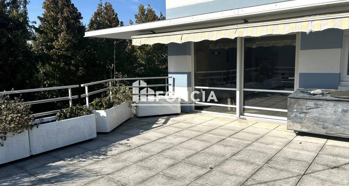 Appartement à MONT-SAINT-AIGNAN