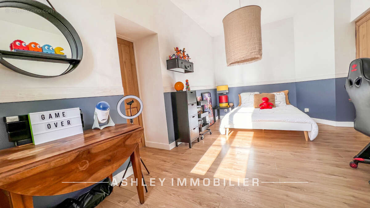 À vendre - maison charentaise du xviiie avec piscine, dépendances et terrain de 2 400 m2 - saint-soulle - photo 18