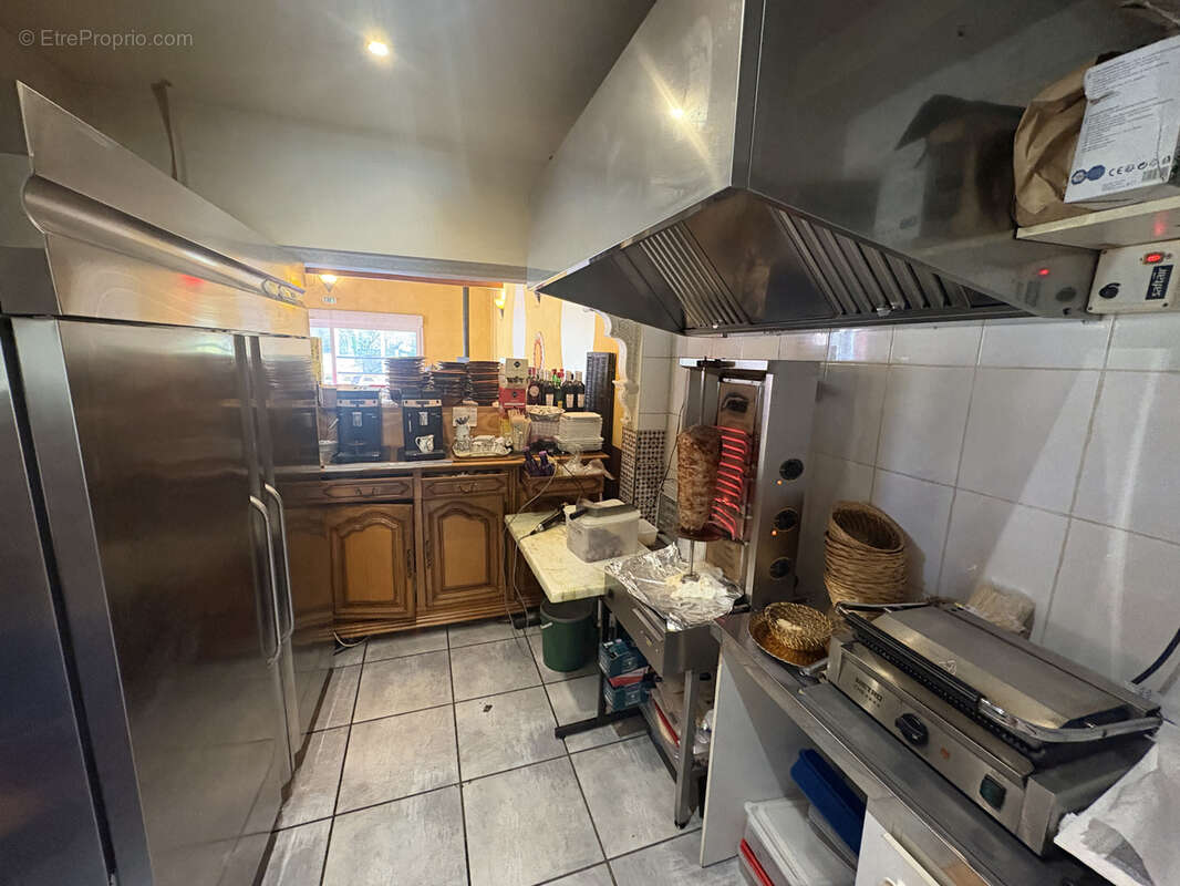 Commerce à MONTAIGU-DE-QUERCY