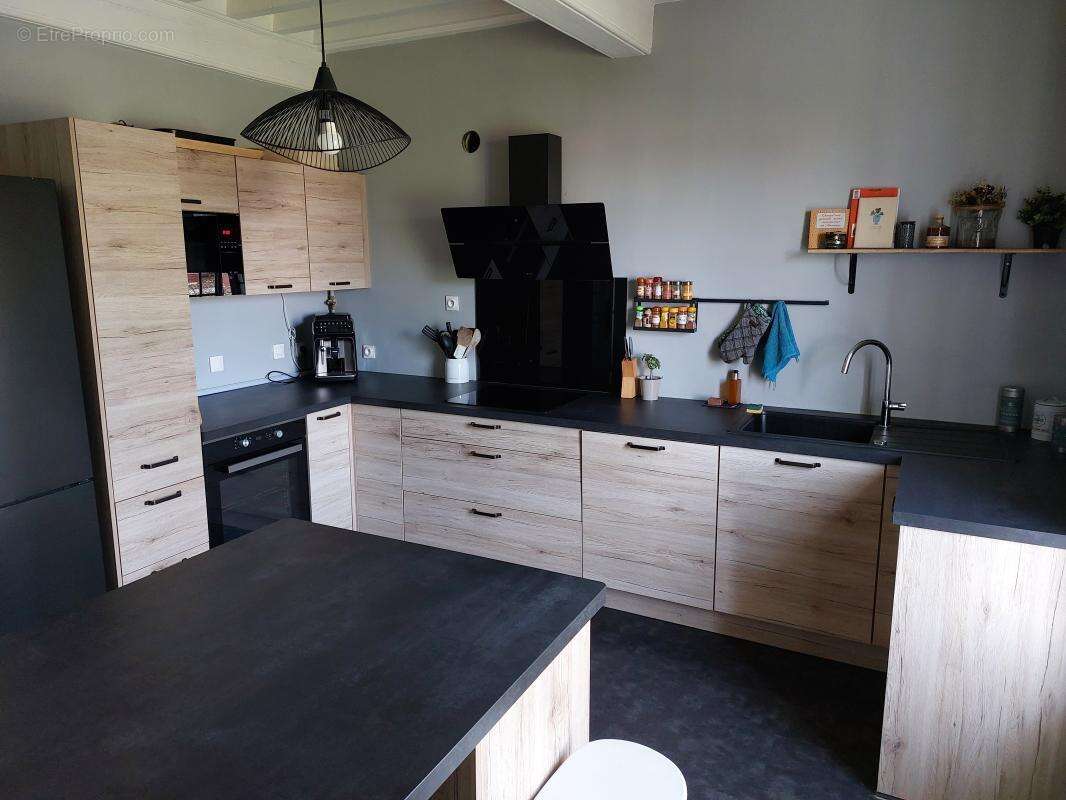Appartement à PIERRE-BENITE