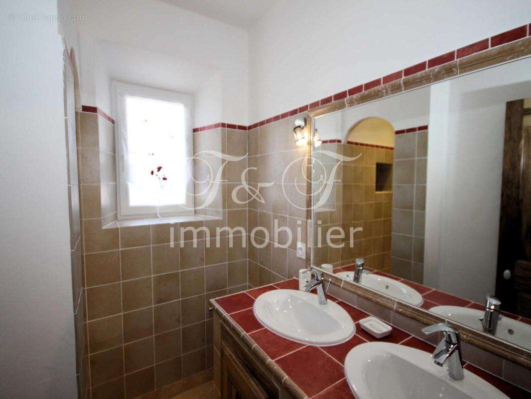 Maison à ROUSSILLON