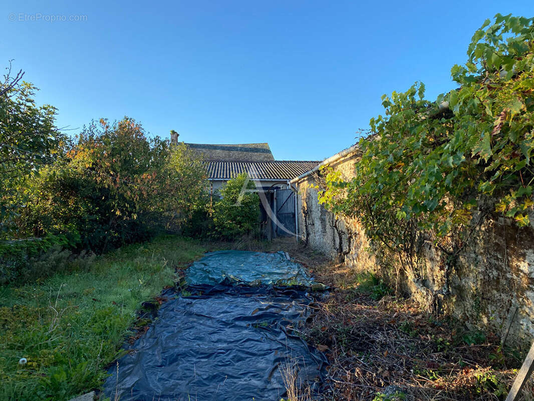 Maison à SAINT-ETIENNE-DE-MER-MORTE