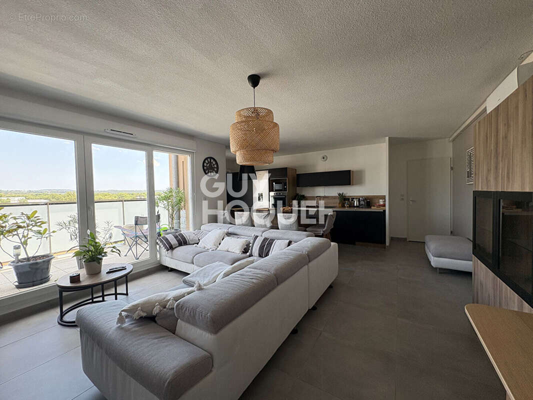 Dernier étage : T5 récent de 97 m² avec terrasse, climatisation et 2 garages - photo 2