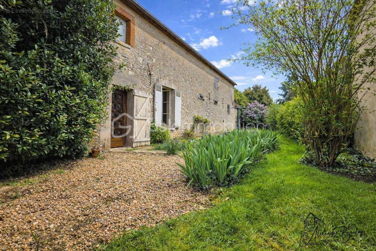 Maison à SANTILLY