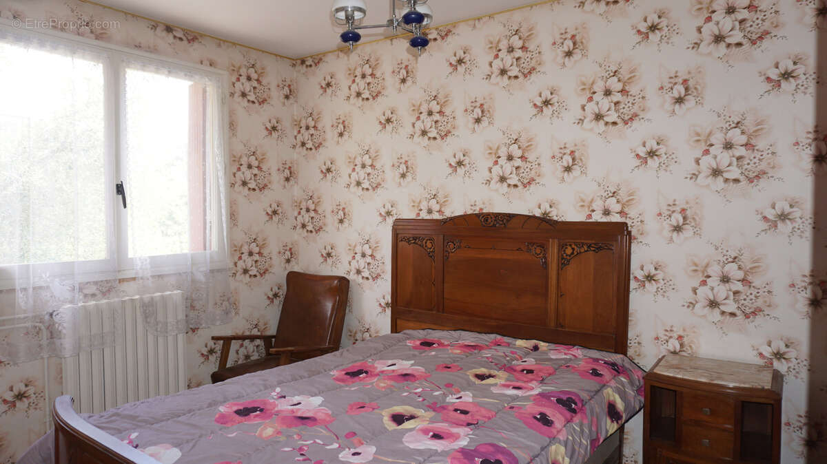 Maison à CASTELNAU-MONTRATIER