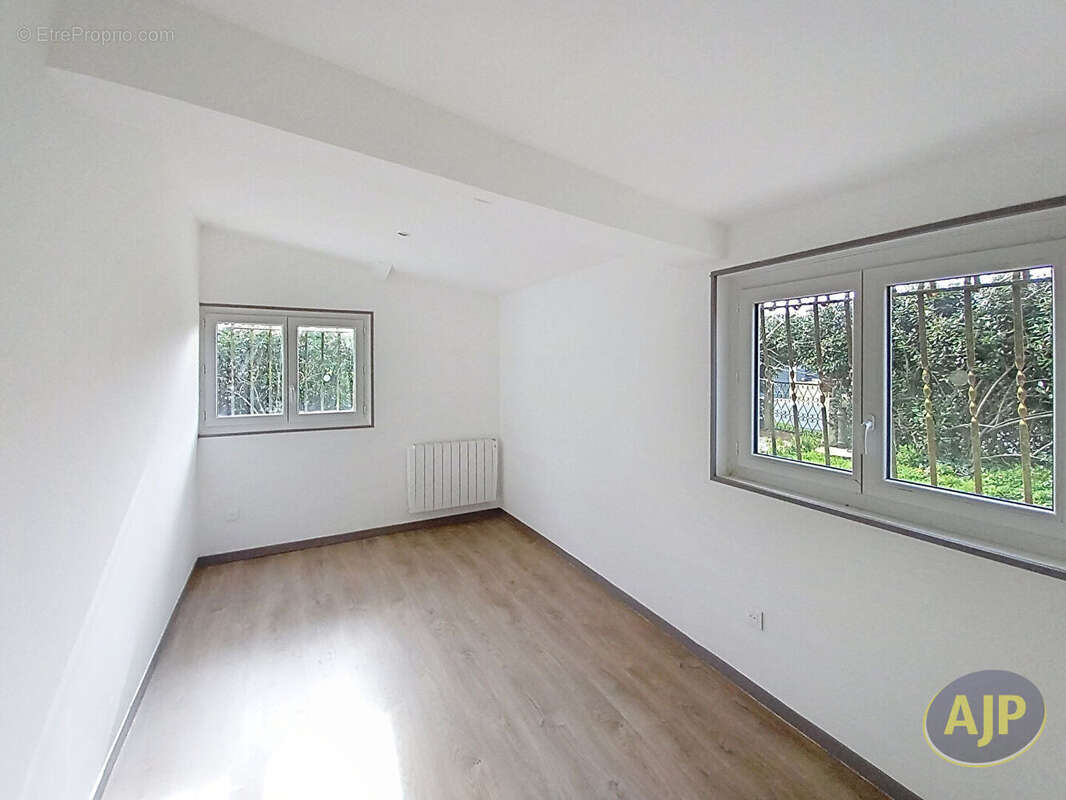 Maison à SAINT-GERMAIN-D'ESTEUIL