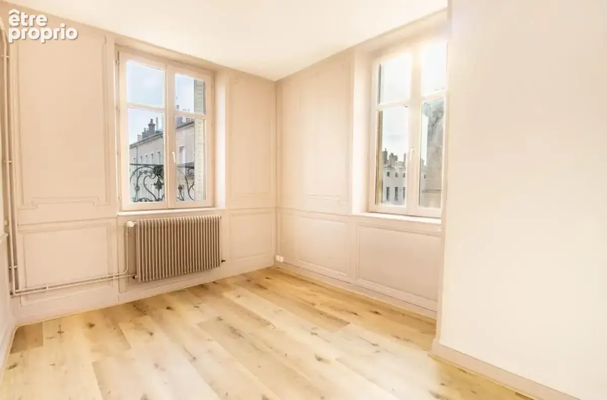 Au cœur de Nancy, rue Saint-Dizier, immeuble de rapport ancien de type bourgeois, en pierre de taille, typique du centre-ville d - photo 10
