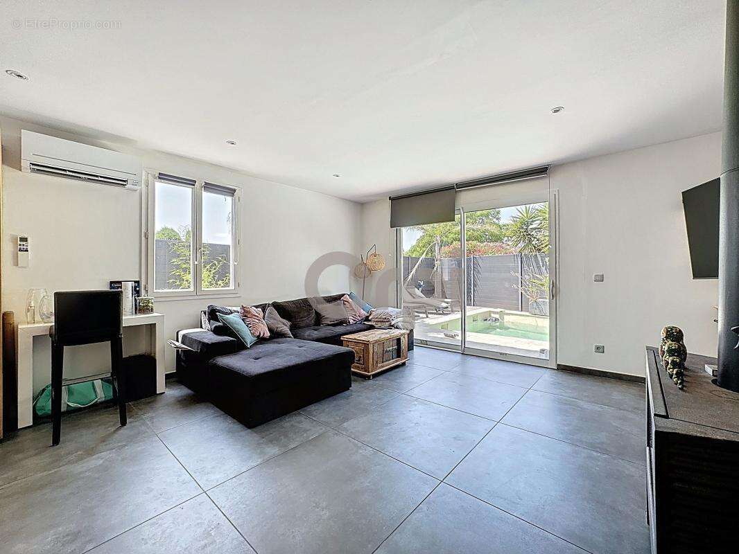 Maison à ROQUEBRUNE-SUR-ARGENS