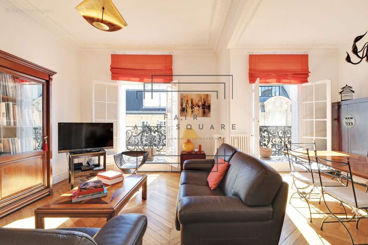 Appartement à PARIS-16E