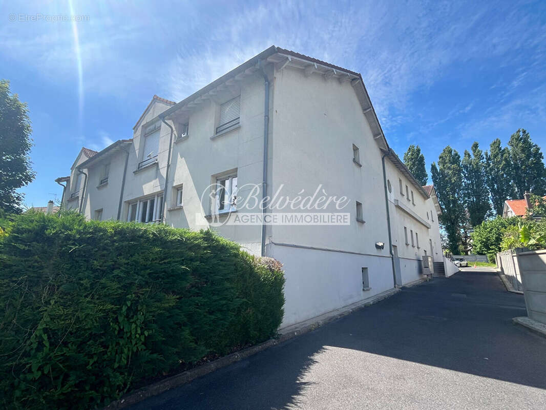 Appartement à EZANVILLE