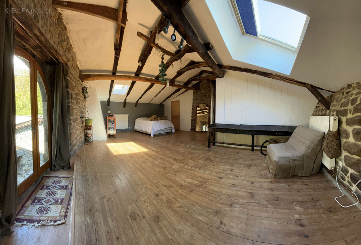 Maison à MONTPEZAT-SOUS-BAUZON