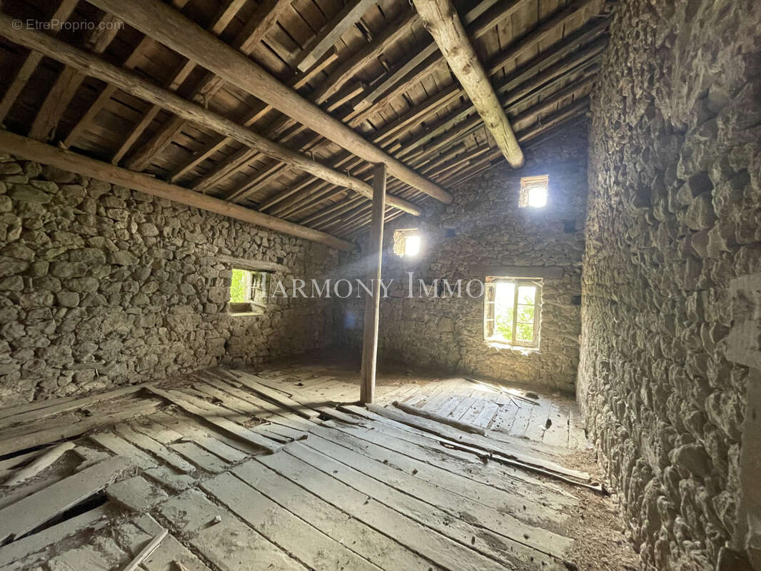 Maison à ESTIVAREILLES