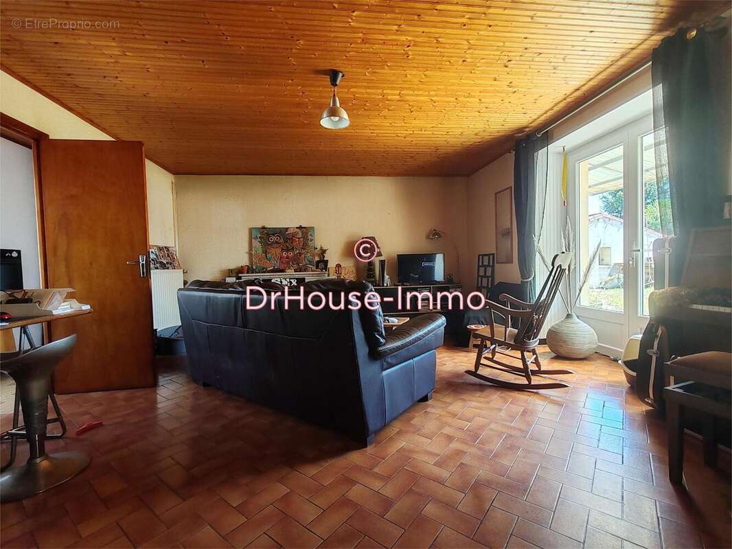 Maison à SAINTE-RADEGONDE-DES-NOYERS